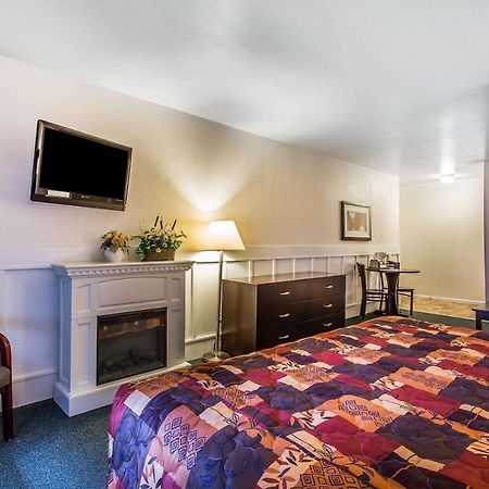 Rodeway Inn & Suites נאגס הד מראה חיצוני תמונה