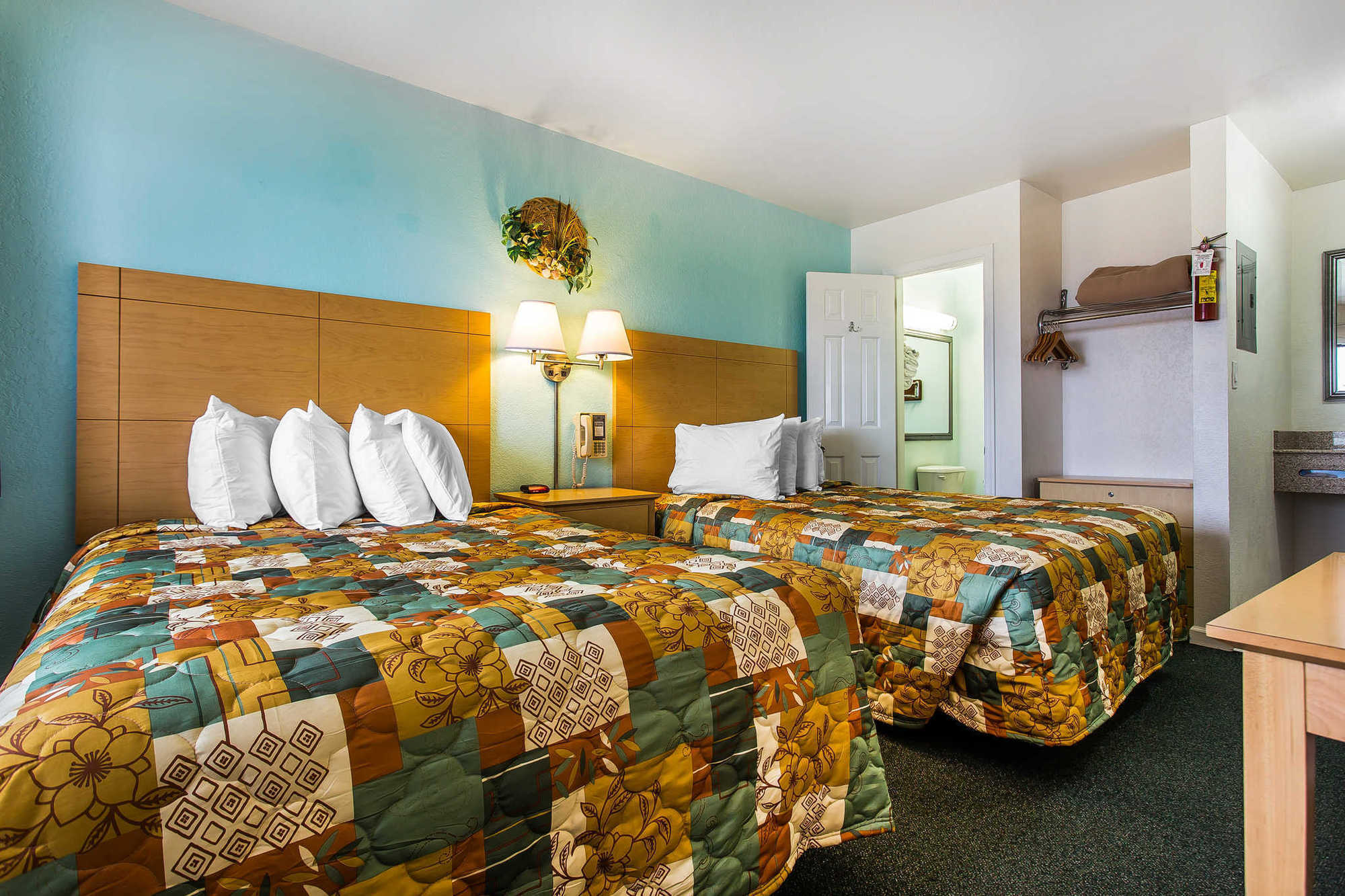 Rodeway Inn & Suites נאגס הד חדר תמונה