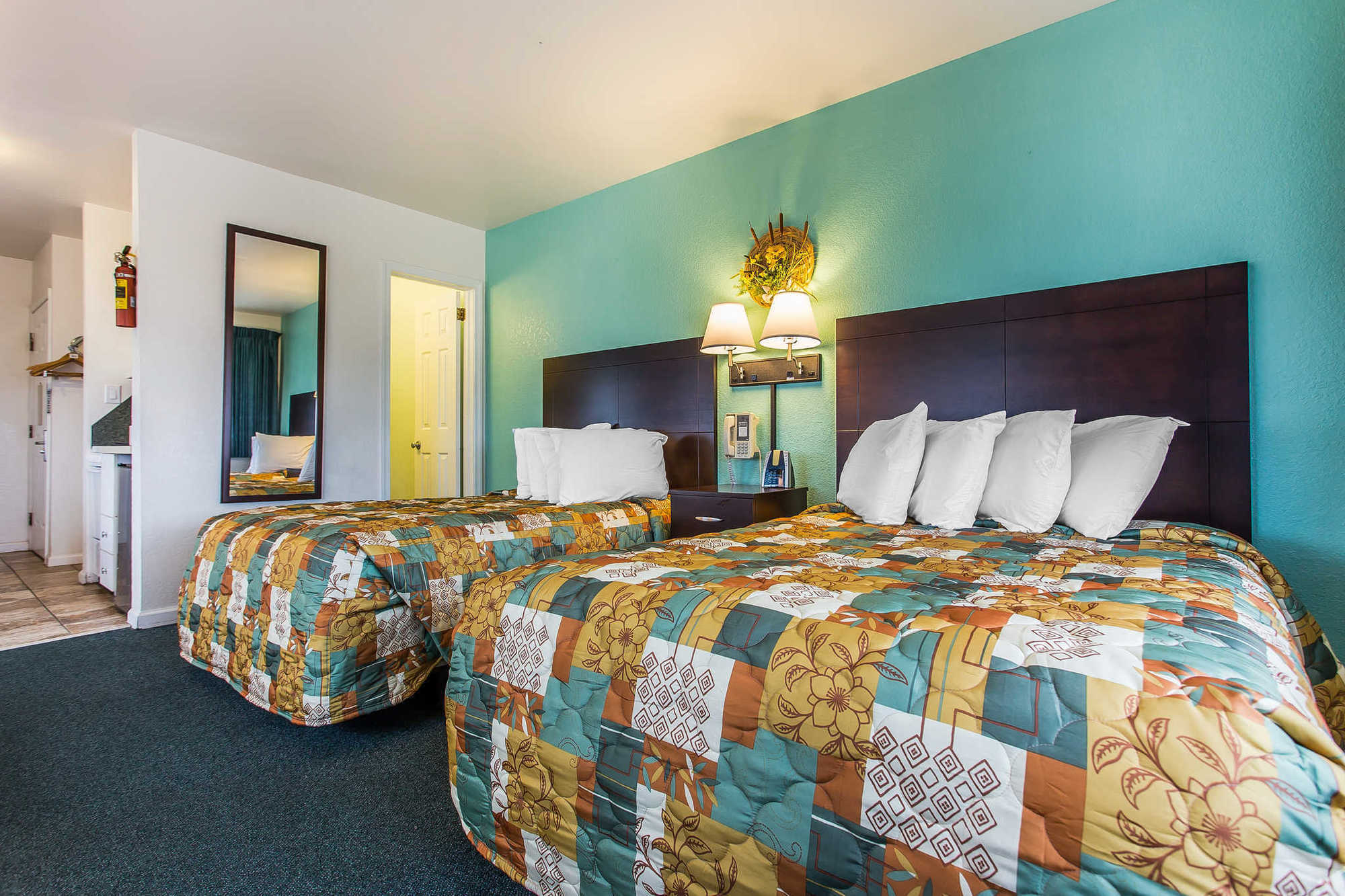 Rodeway Inn & Suites נאגס הד חדר תמונה