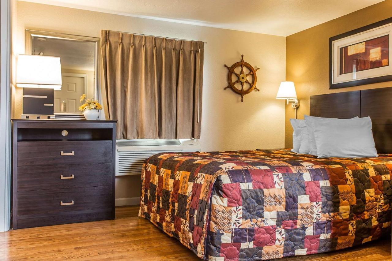 Rodeway Inn & Suites נאגס הד מראה חיצוני תמונה