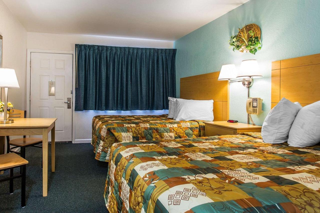 Rodeway Inn & Suites נאגס הד מראה חיצוני תמונה